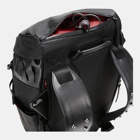 Backpack - Picture 4 of 7